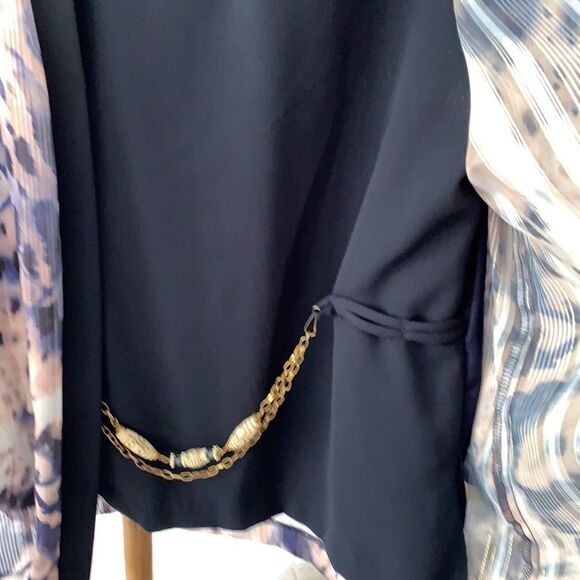 Navy blue and white blazer with built in navy blue tank. - Picture 5 of 11